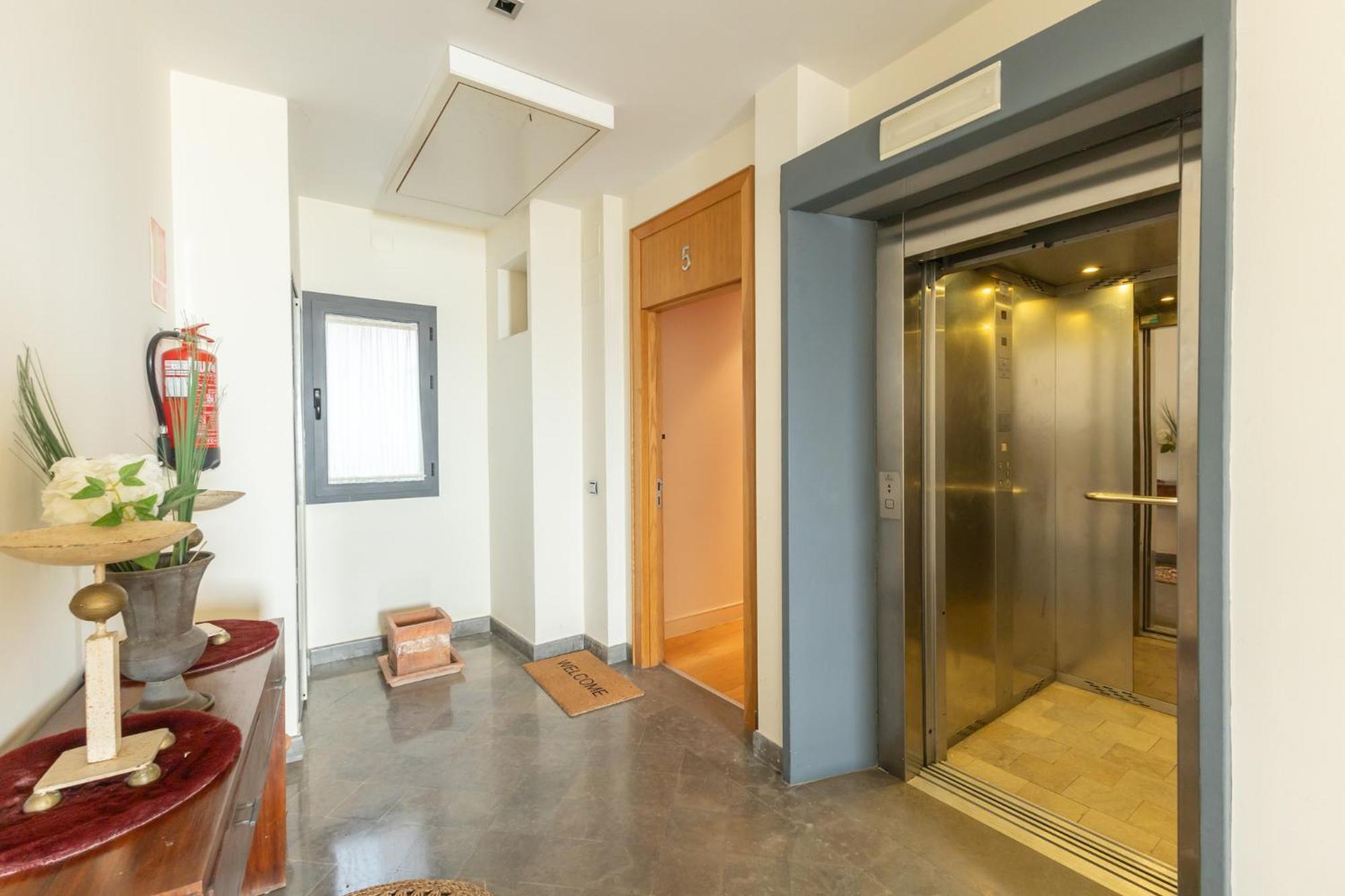 La Maestranza Charming One Or Two Bedrooms Apartments By Ocityzen 세비야 외부 사진